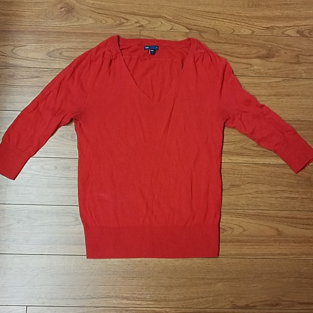 GAP sweater